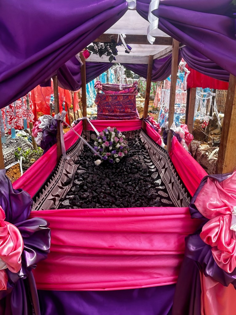 Shows a grave that has been decorated to commemorate the 100th night after the burial. An iTaukei custom.